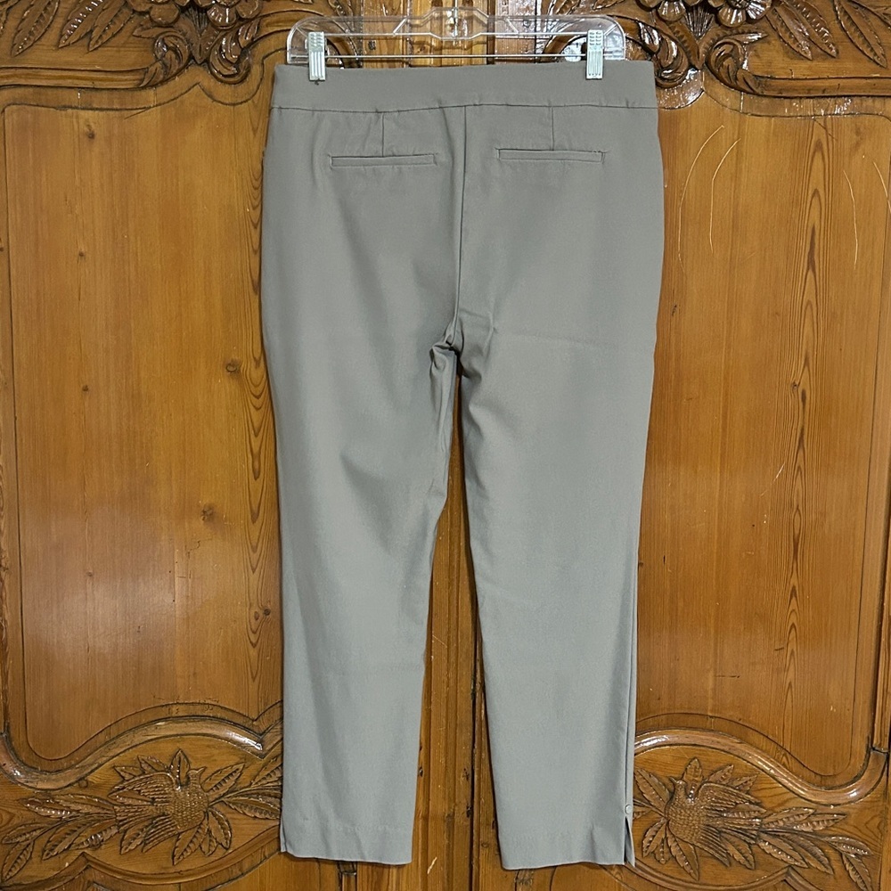 Chico's Brigitte Pull On Crop Pants in Smokey Taupe. Size 1 (M/10) - Picture 5 of 8